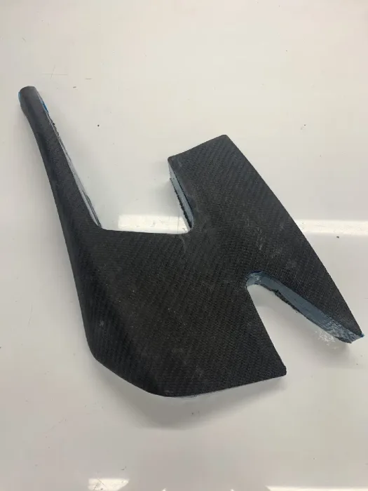 Repaired carbon fibre component